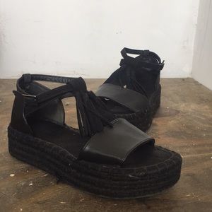 Platform lattice sandals hardly worn